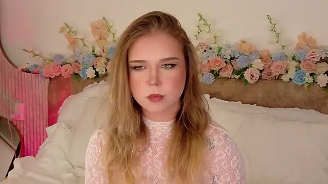 Lilith Bonheur online show from April 21, 7:54 pm