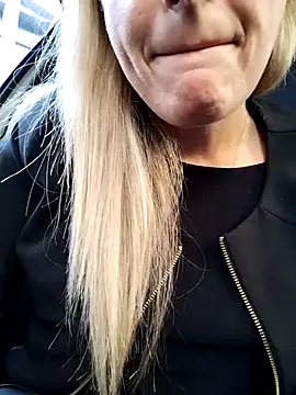 Snapshot of Madamx14 chatting on October 22, 1:49 pm Madamx14 online show from October 22, 1:49 pm