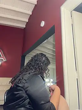 krisstenSantos online show from February 5, 3:15 pm