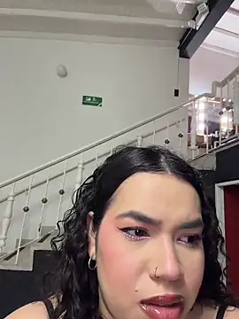 krisstenSantos online show from March 17, 2:32 pm