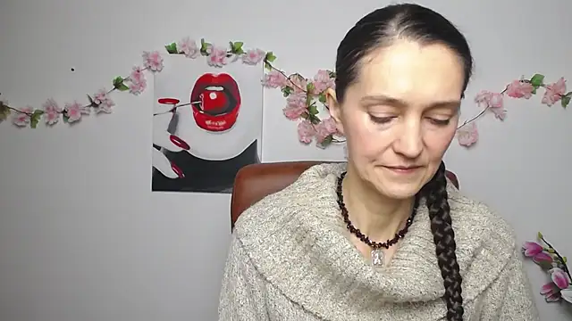 TayaFinch online show from November 8, 1:27 pm