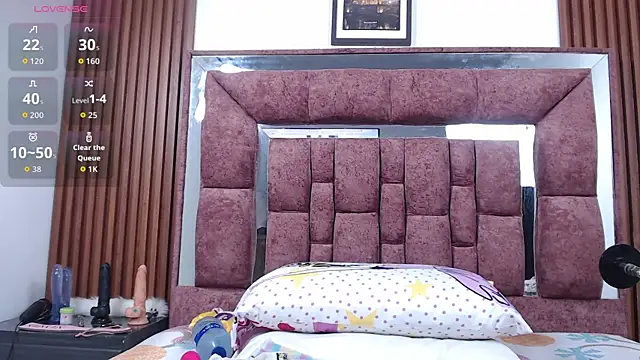 hot couple42 online show from April 9, 7:30 pm