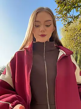 MilaMoone online show from November 7, 11:05 am