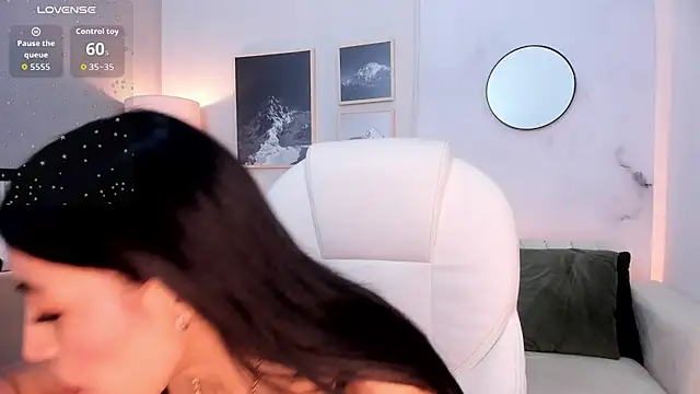 Tiffany Low online show from February 4, 1:25 pm