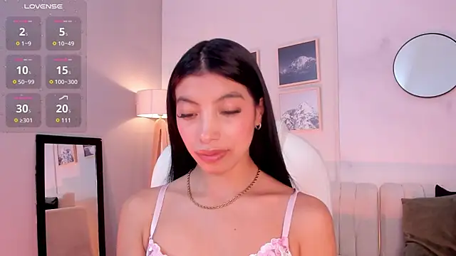 Tiffany Low online show from February 19, 2:05 pm