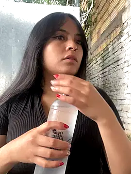 Karla 1-2 online show from December 4, 9:59 pm