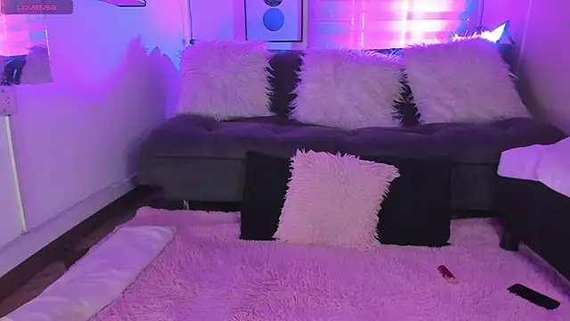 sophiee09  online show from April 11, 1:59 pm