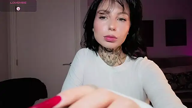 jeans-and-peach online show from November 29, 9:02 am