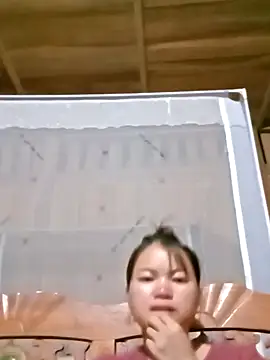 emly-xinh18 online show from October 27, 12:22 pm