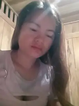 emly-xinh18 online show from October 22, 9:42 pm