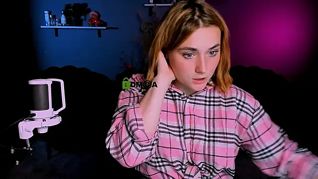 casey meow  online show from October 18, 8:50 am