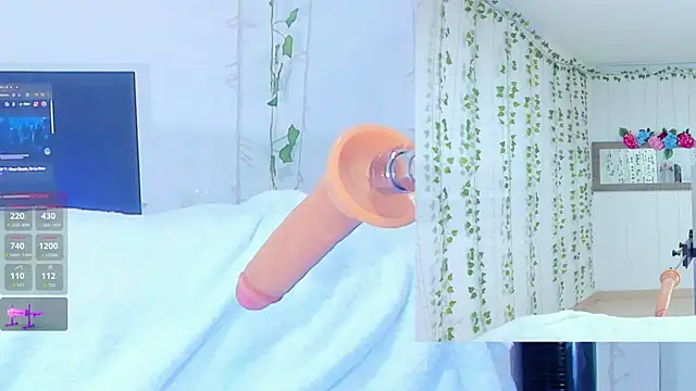 Ashley  Jones   online show from October 31, 5:17 pm