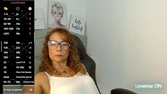 Jademommy  online show from October 27, 9:31 pm