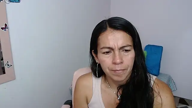 camilavargas  online show from March 6, 10:05 pm