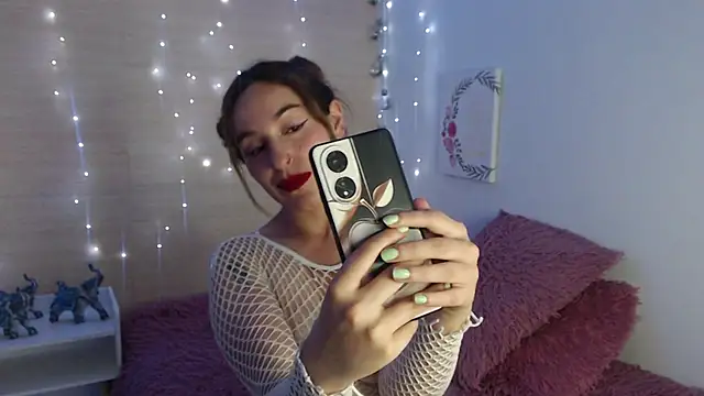 Snapshot of kat_desiree chatting on October 1, 8:03 pm kat desiree online show from October 1, 8:03 pm