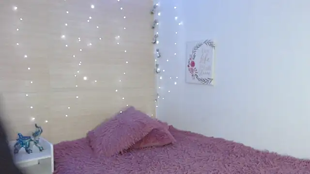 Snapshot of kat_desiree chatting on October 3, 8:14 pm kat desiree online show from October 3, 8:14 pm