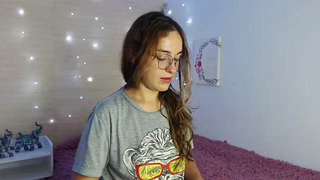 Snapshot of kat_desiree chatting on October 13, 11:35 am kat desiree online show from October 13, 11:35 am