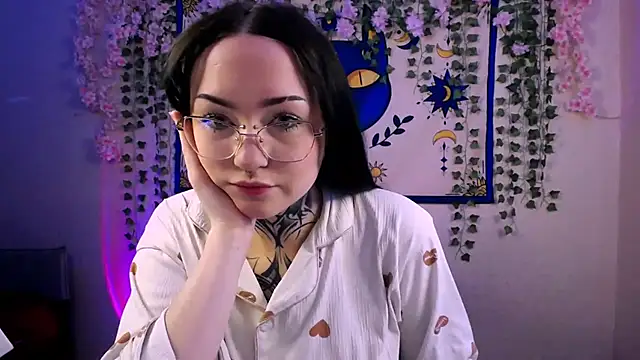 MollyKissy online show from April 12, 7:55 am