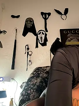 QUEENCALIMOD online show from December 14, 6:19 am