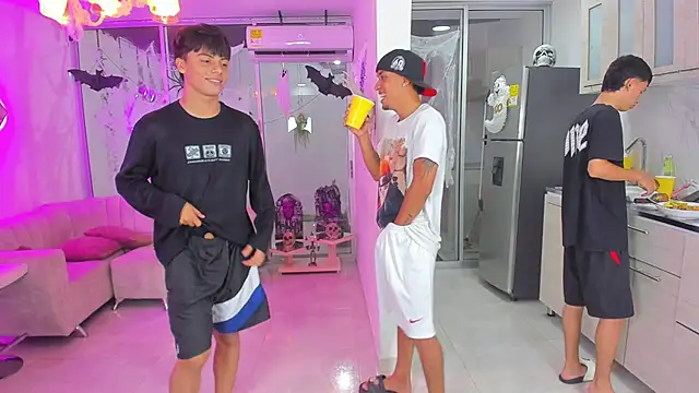 Houseofwarrios online show from September 27, 6:31 am