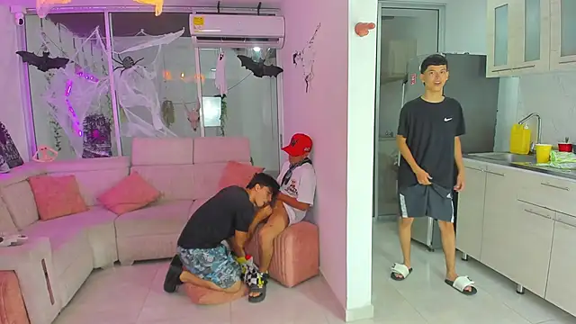 Houseofwarrios online show from October 11, 7:02 am