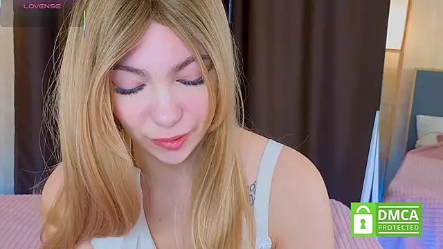 EmilyZortea online show from October 14, 8:39 am