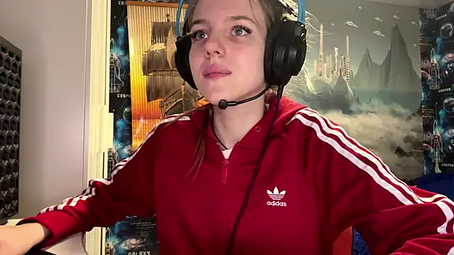 Elira Breeze online show from November 13, 1:21 pm