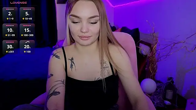 KitsyMoore online show from February 11, 1:45 pm