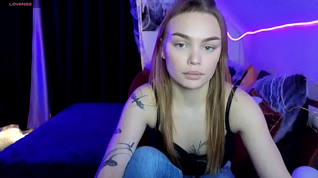 KitsyMoore online show from November 4, 1:38 pm