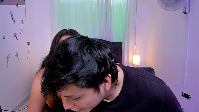 raiderandroxie online show from November 18, 3:35 pm