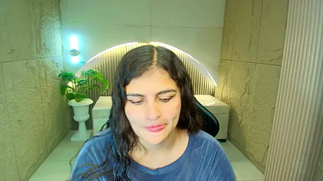 dany r  online show from April 13, 12:39 pm