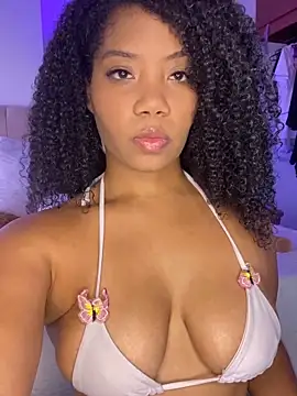 hottielatina online show from December 19, 8:45 pm