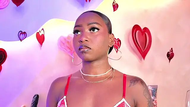 SaraGuzmann online show from February 19, 8:40 pm