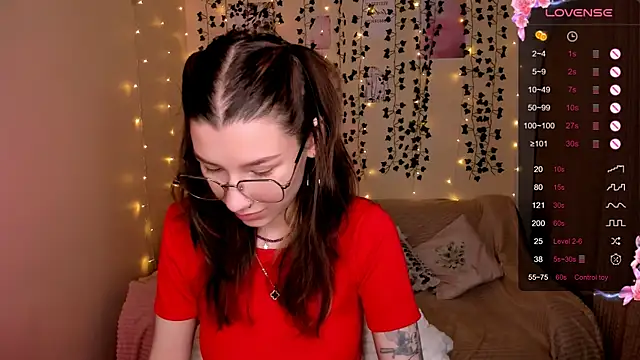 Snapshot of LinaBlossom_ chatting on October 22, 2:49 am LinaBlossom online show from October 22, 2:49 am