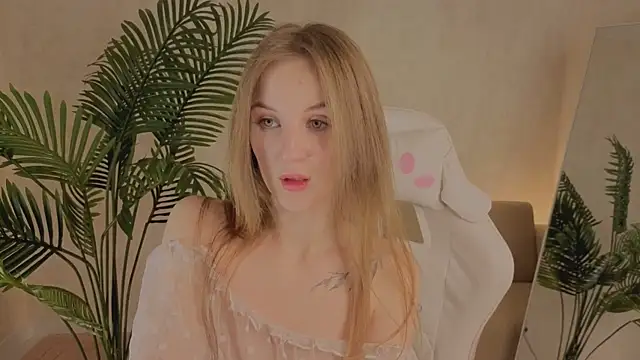 kianawhite online show from November 23, 4:08 pm