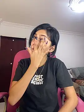 xoxo milk online show from November 20, 4:08 pm