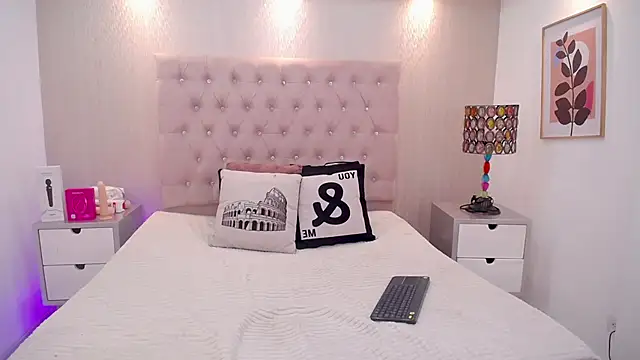 EmilyCley online show from January 18, 5:04 am