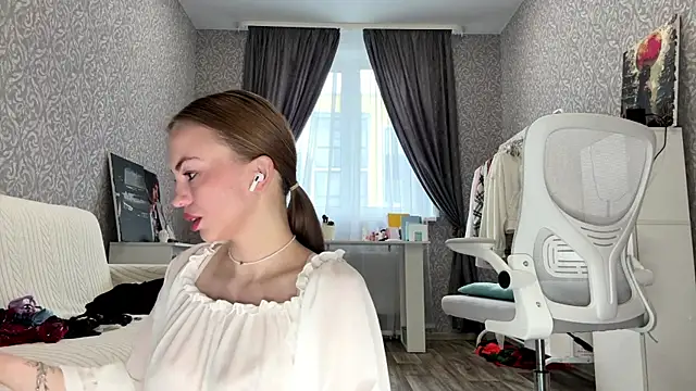 SofiaSmiles online show from October 19, 5:42 am