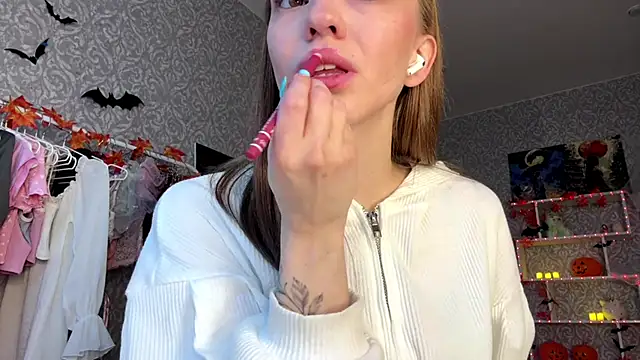 SofiaSmiles online show from October 22, 6:29 am