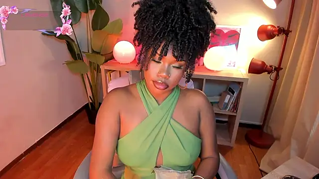 kehlannis  online show from March 18, 8:25 pm