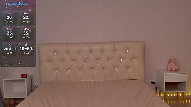 Snapshot of EllaCanny chatting on October 21, 6:17 am EllaCanny online show from October 21, 6:17 am