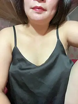 violet-00 online show from May 4, 5:55 am