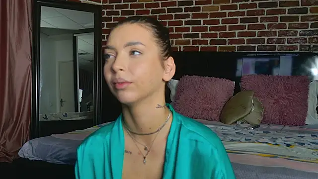Snapshot of MeganSin_ chatting on October 13, 4:48 am MeganSin online show from October 13, 4:48 am