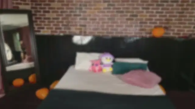 MeganSin  online show from November 4, 5:45 am