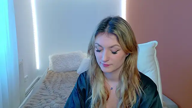 Anaayss  online show from February 3, 6:40 am