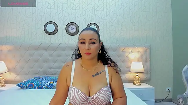 VaniaRose online show from October 27, 8:03 pm