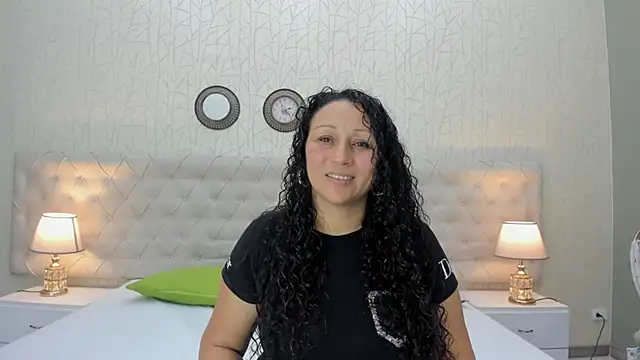 VaniaRose online show from December 18, 5:29 pm