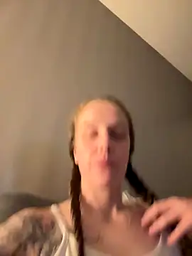 EmmieMaexox online show from October 19, 9:06 pm