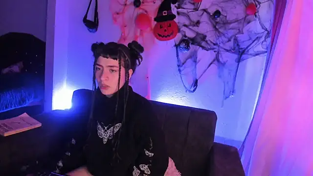 kitty  chs online show from November 16, 1:33 pm