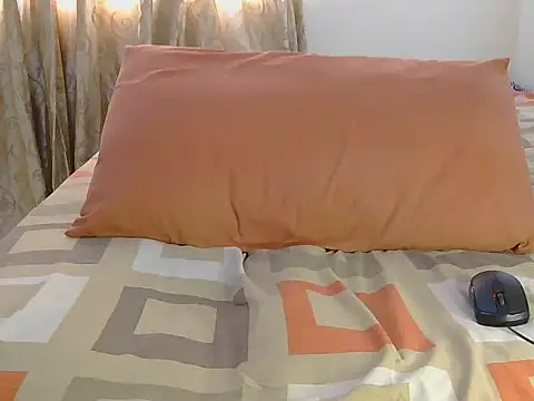 Snapshot of HorneyEbony chatting on October 31, 2:21 pm HorneyEbony online show from October 31, 2:21 pm